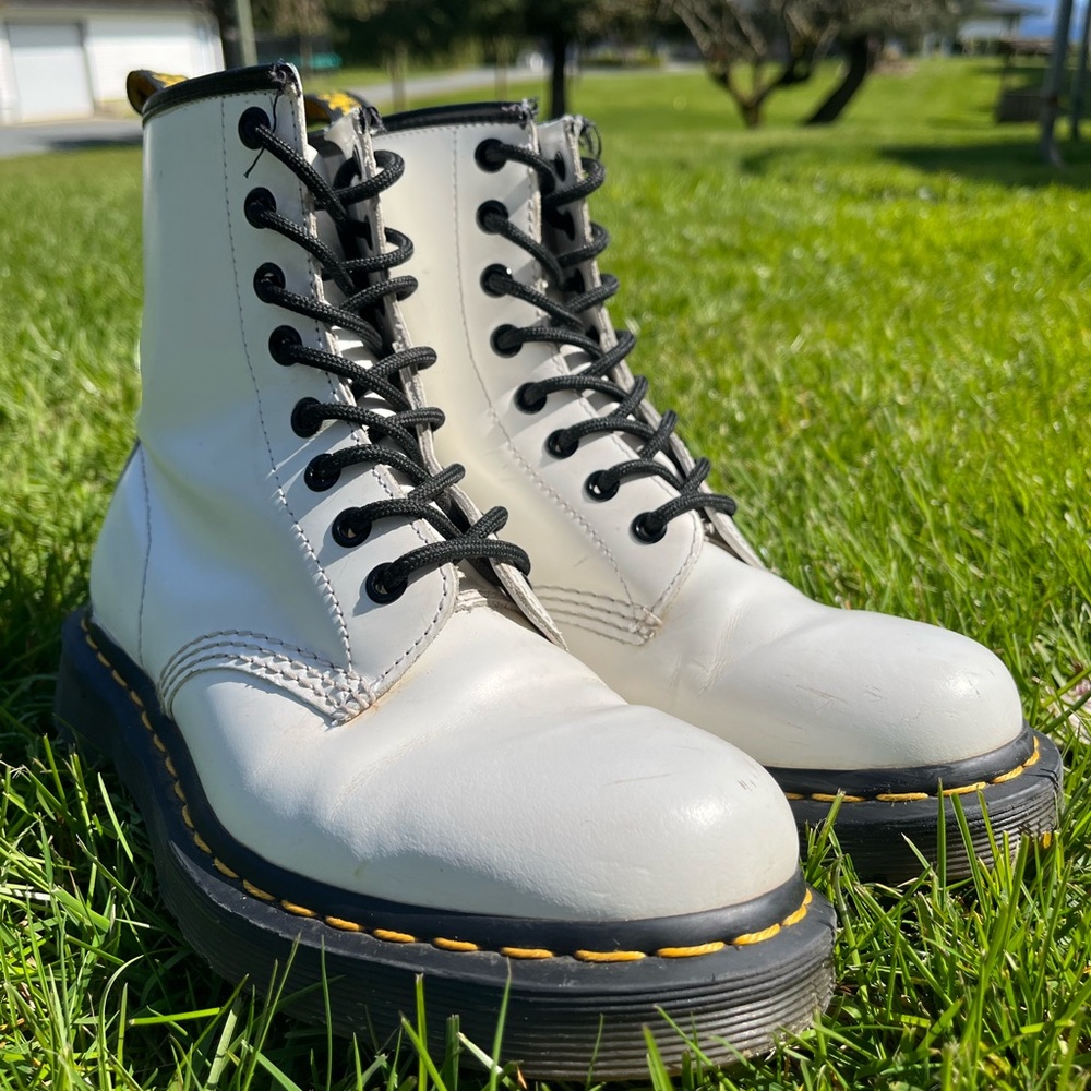 White Doc Marten’s women’s size 5US